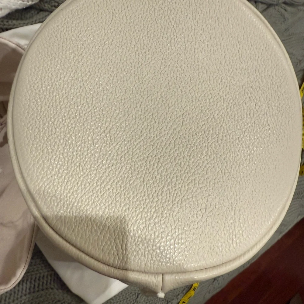 Mansur Gavriel Ivory Leather Bucket Shoulder Bag with tag. Pearl 12x9 approx - Picture 5 of 12